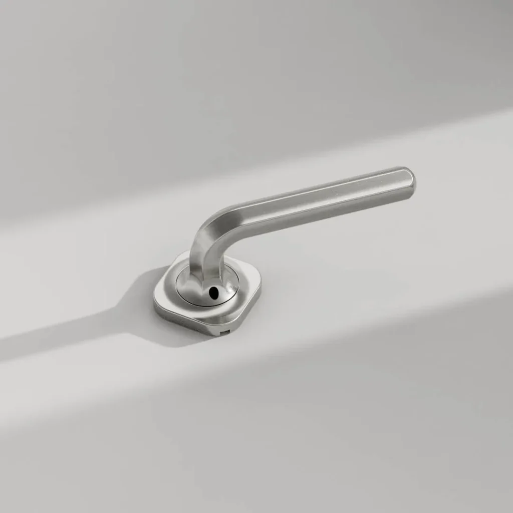 Refined luxury handle with baroque heritage design